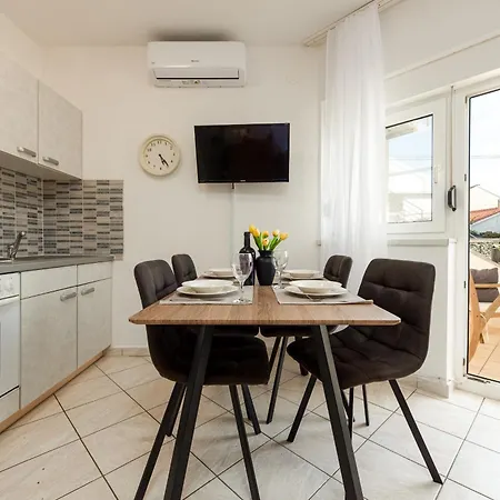 Maja Apartament *