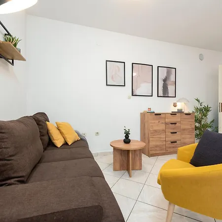 Maja Apartament *