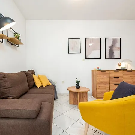 Maja Apartament *