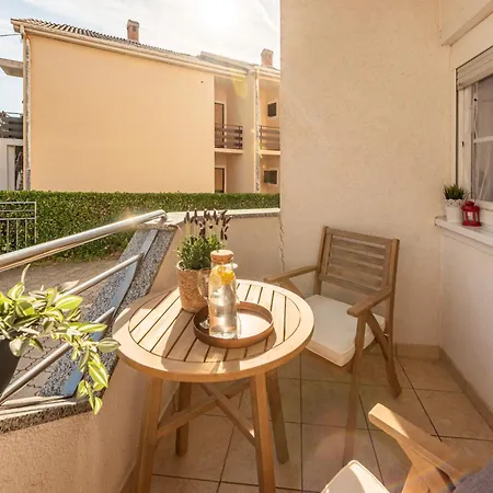 Maja Apartment *
