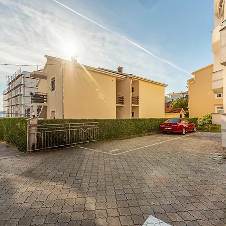 Apartament Maja *